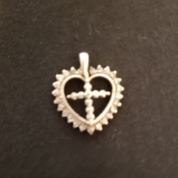 925 Sterling Silver Vintage Cross Love Heart Pendant! - Picture 2 of 2